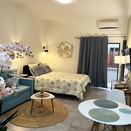 Newly Renovated Studio Apartment With Rooftop Pool, Few Steps To The Beach Flic-en-Flacq Eksteriør billede