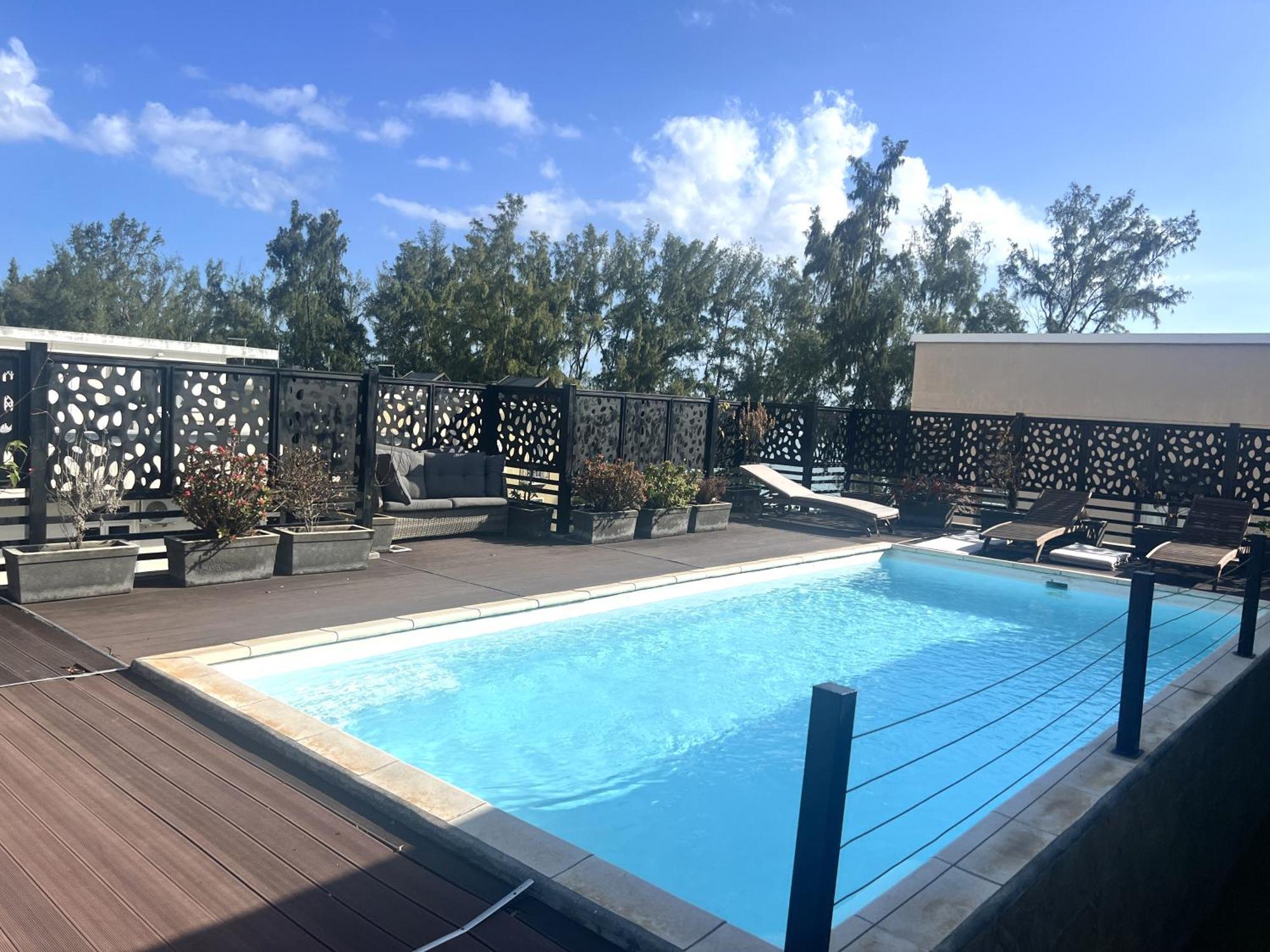 Newly Renovated Studio Apartment With Rooftop Pool, Few Steps To The Beach Flic-en-Flacq Eksteriør billede