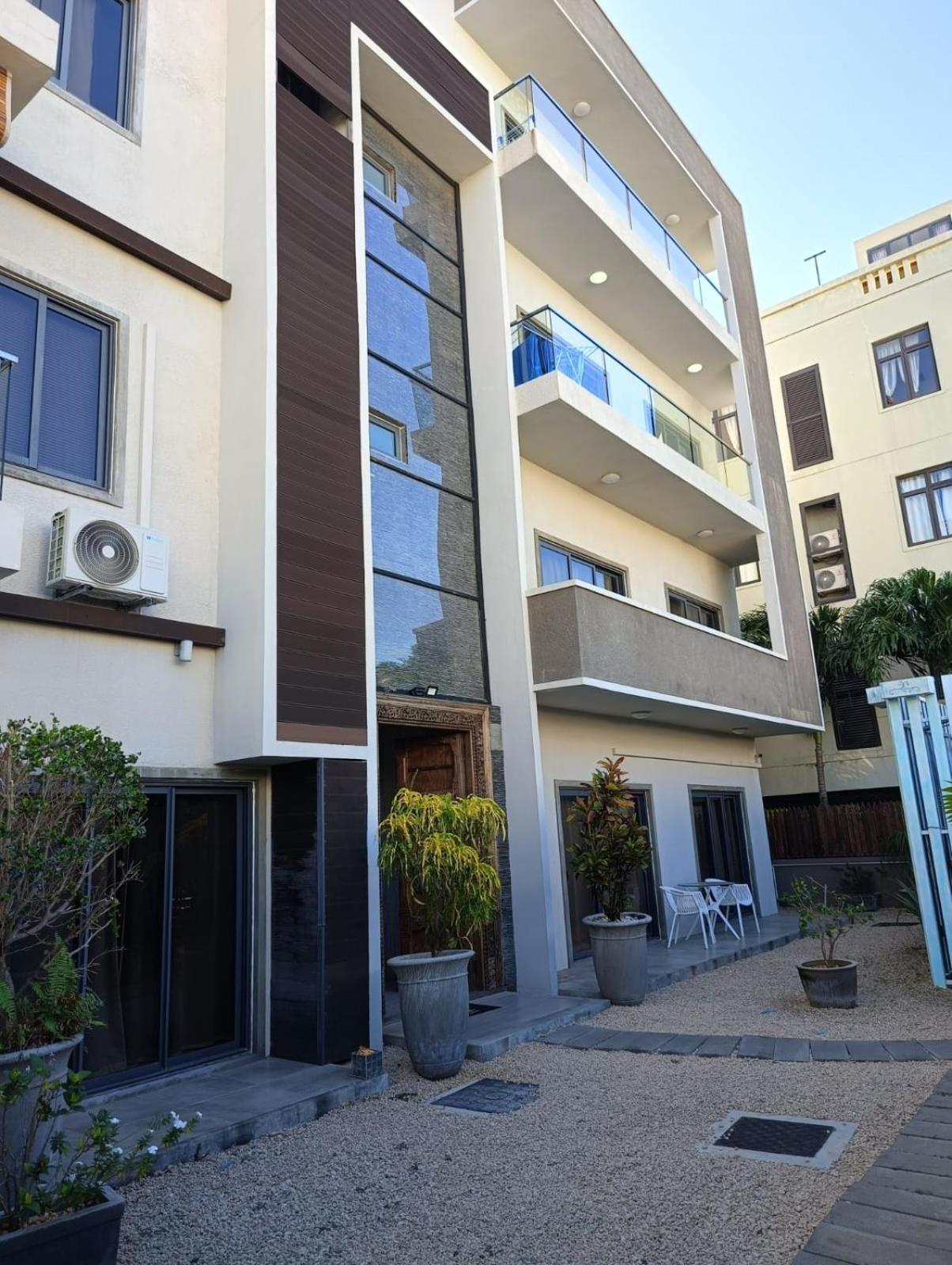 Newly Renovated Studio Apartment With Rooftop Pool, Few Steps To The Beach Flic-en-Flacq Værelse billede
